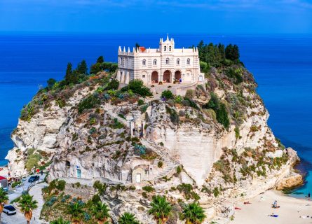 Santa Maria dell’Isola – Enchanting Sanctuary in Tropea Santa Maria dell’Isola – Enchanting Sanctuary in Tropea